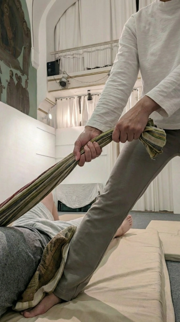 Sanfter Thai-Massage mit Tuch Workshop für FLINTA*